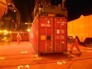 Um dos diversos Containeres sendo movimentados